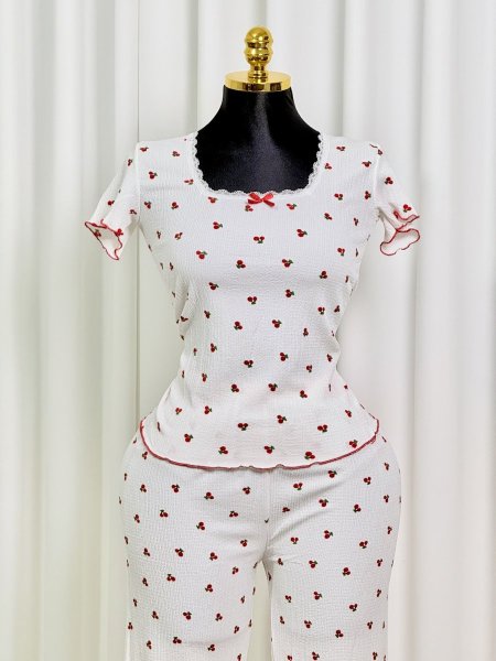 بجامة ال Waffle Knit كرزة